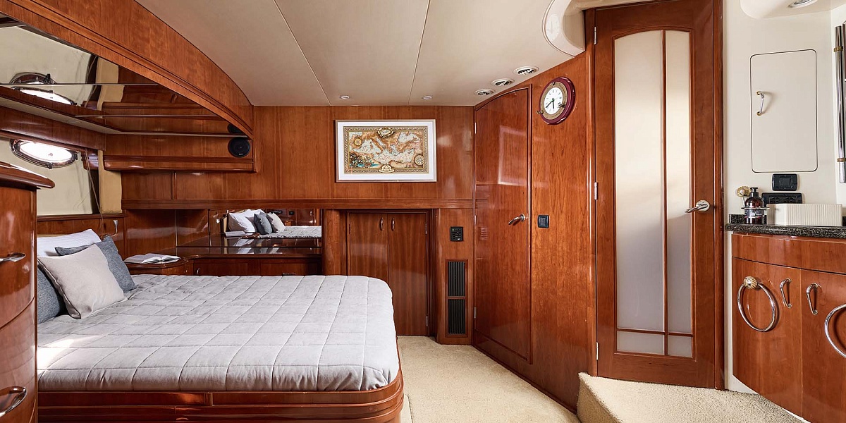 Аренда яхты Carver 60 Mila в Санкт-Петербурге